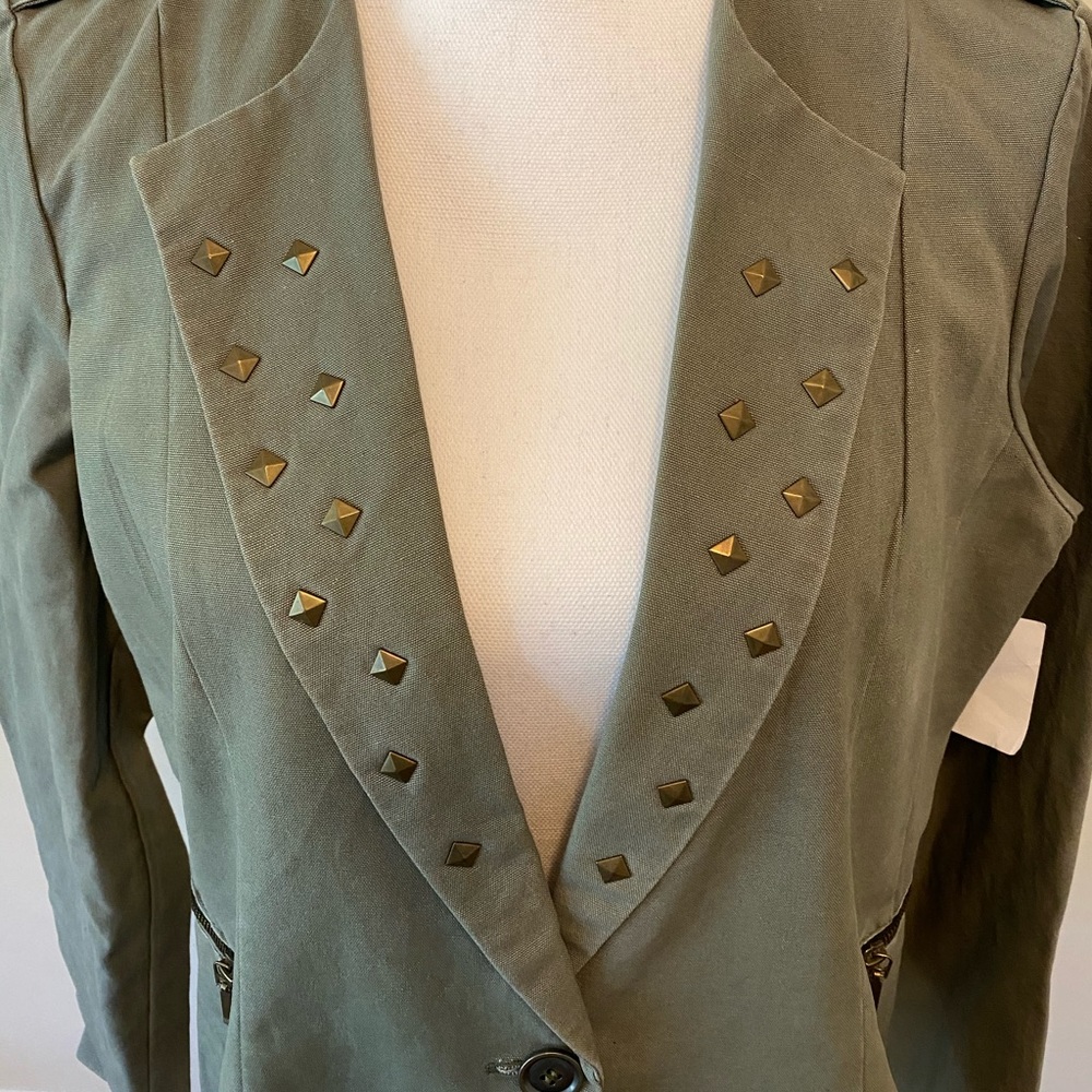 Blazer - Picture 2 of 6